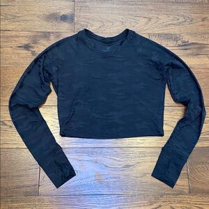 Fleo Foundation Crop Long Sleeve Shirt, black camo, size M